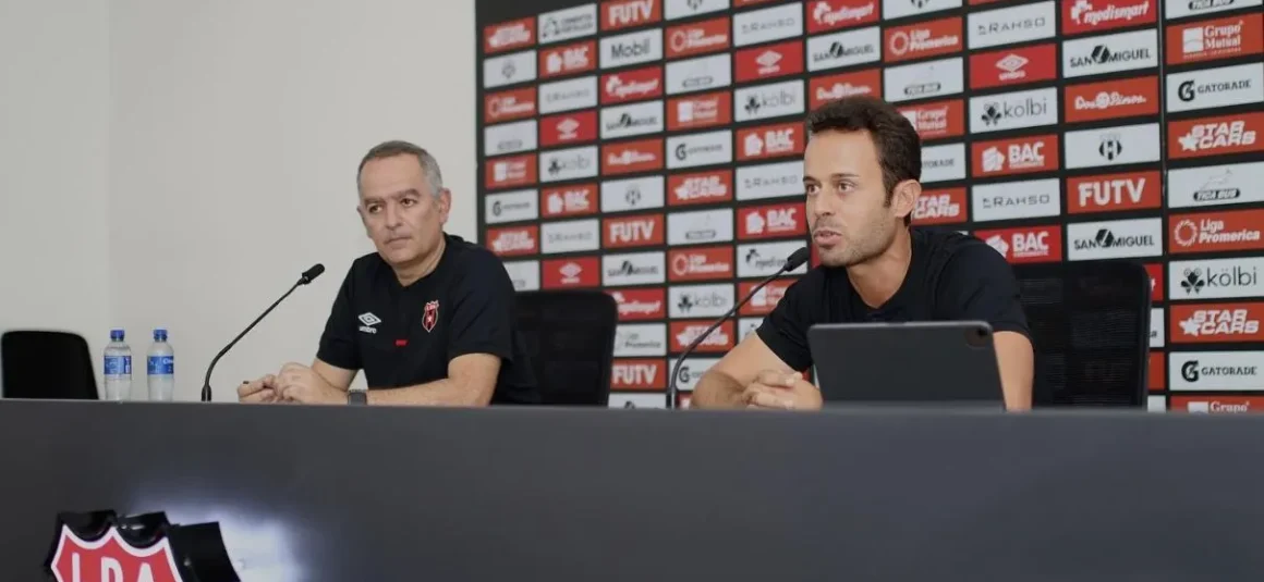 Javier Santamaría fue presentado como Director Deportivo de Alajuelense