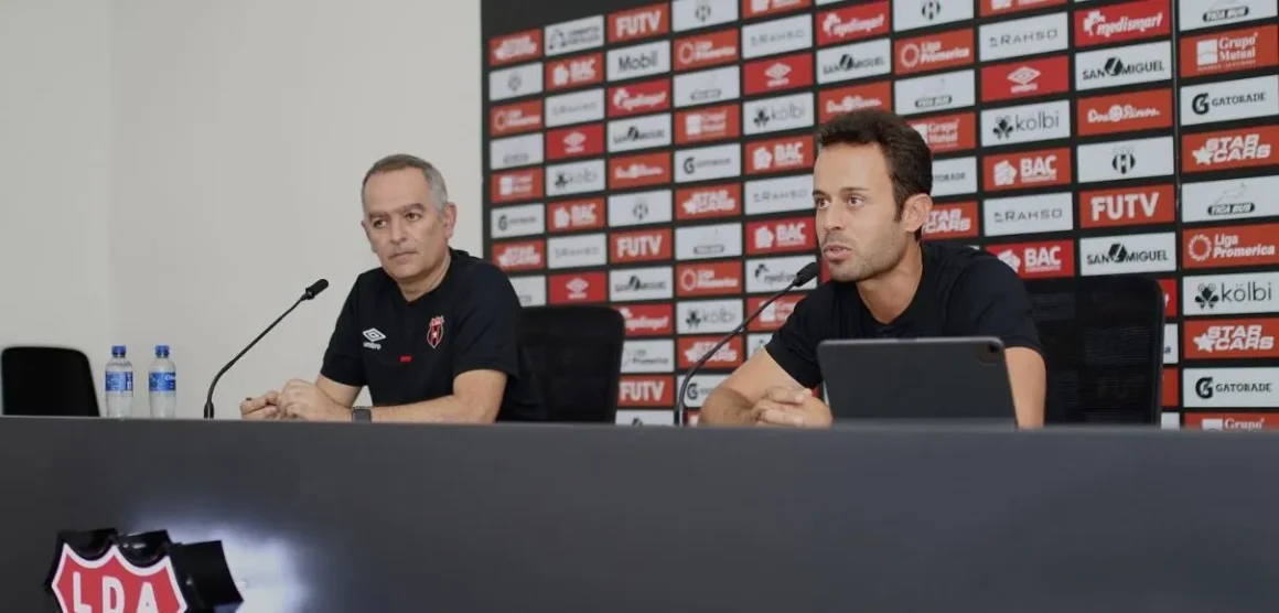Javier Santamaría fue presentado como Director Deportivo de Alajuelense