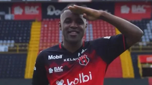 ¡Se acabó el drama! Joel Campbell jugará en Alajuelense