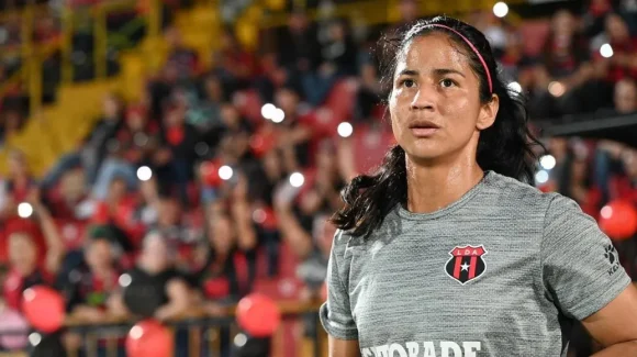 Shirley Cruz colgó los tacos tras un último título con Alajuelense Shirley Cruz colgó los tacos tras un último título con Alajuelense