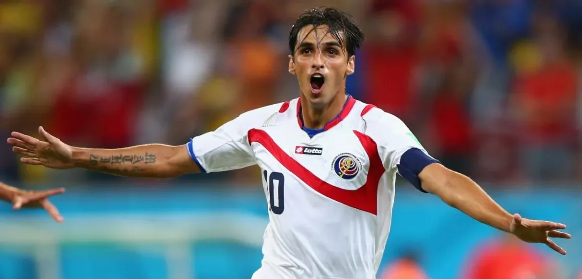 Bryan Ruiz disparó nuevamente en contra de Luis Fernando Suárez