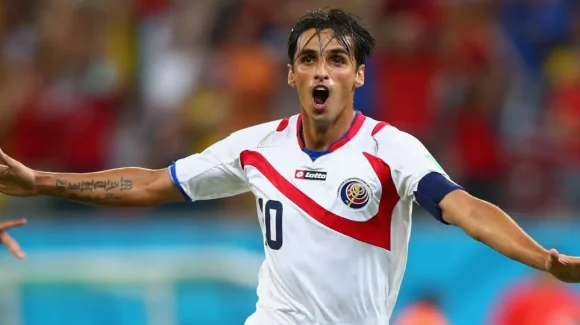Bryan Ruiz disparó nuevamente en contra de Luis Fernando Suárez