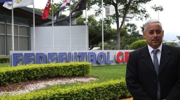 Campeonatos de fútbol nacional podrían comenzar sin Comisión Arbitral definida