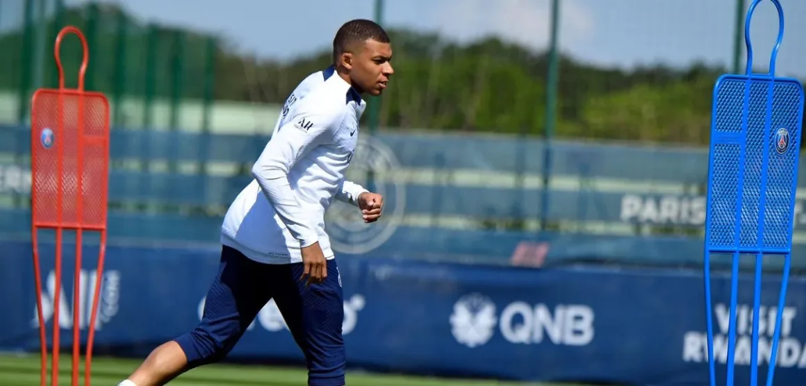 Sigue la novela: PSG quita las fotos de Mbappé del Parque de los Príncipes