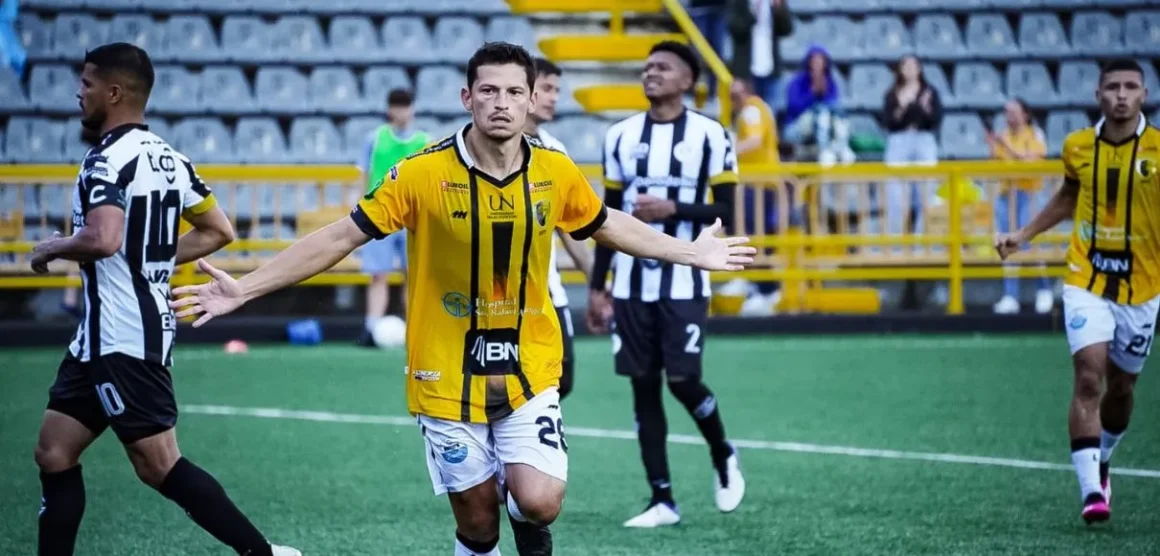 Liberia sacó una victoria ante Sporting tras juego de infarto