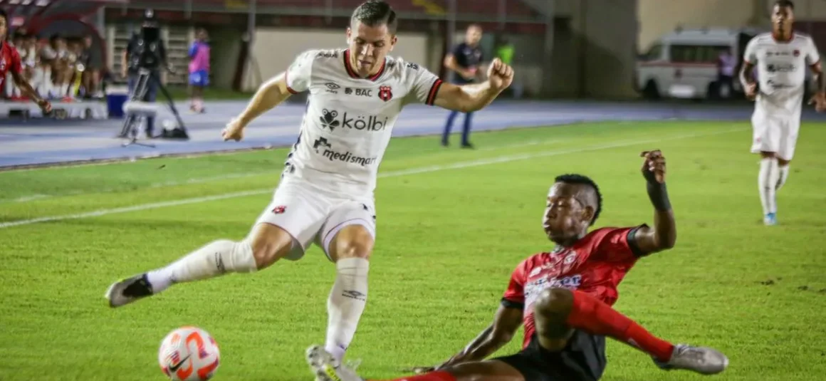 Alajuelense gana con gol sobre la hora ante San Miguelito