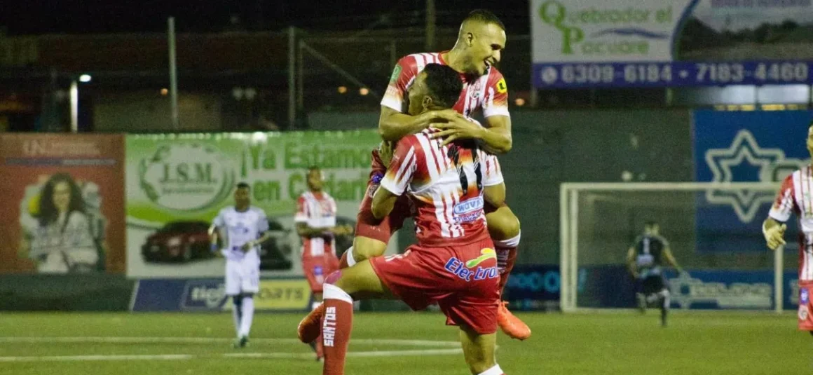 De la mano de Reimond Salas, Santos le arrebata tres puntos a Grecia