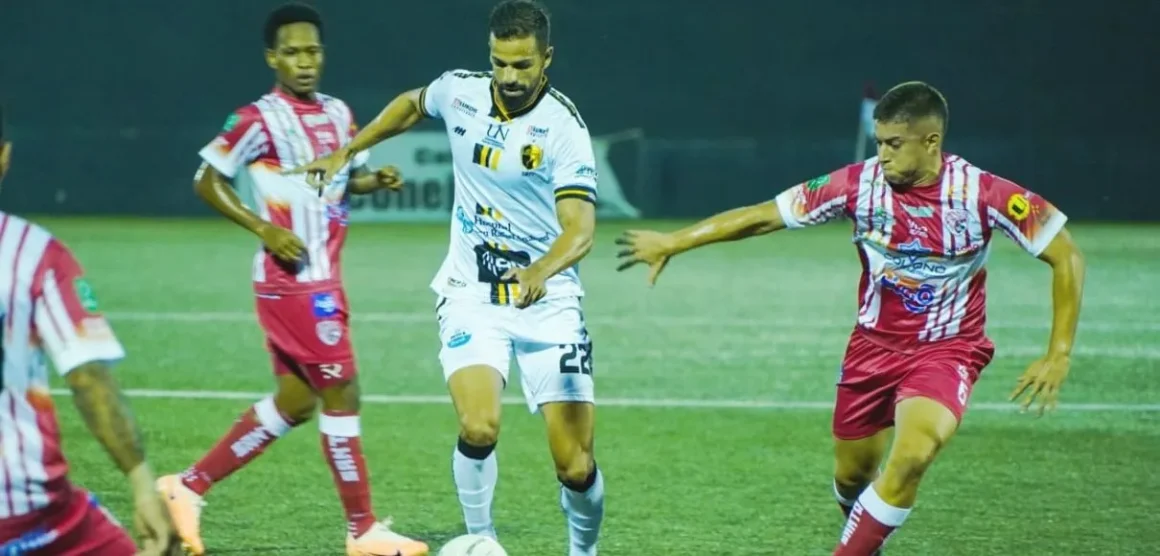 ¡Lluvia de goles en el Ebal Rodríguez! Santos y Liberia empatan 3-3