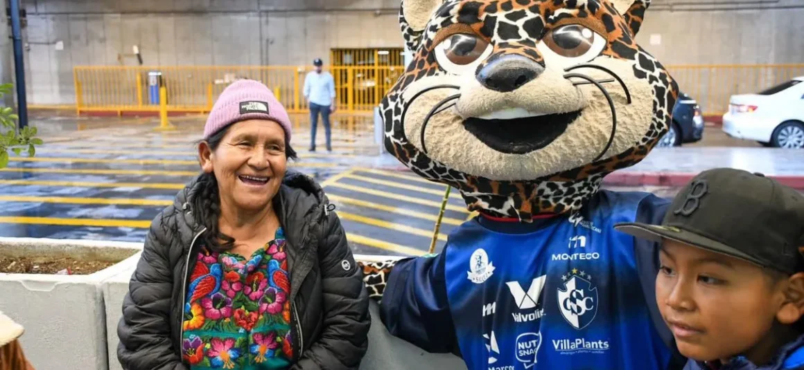 Cientos de aficionados brumosos viajaron a Guatemala para el jugo de Copa Centroamericana