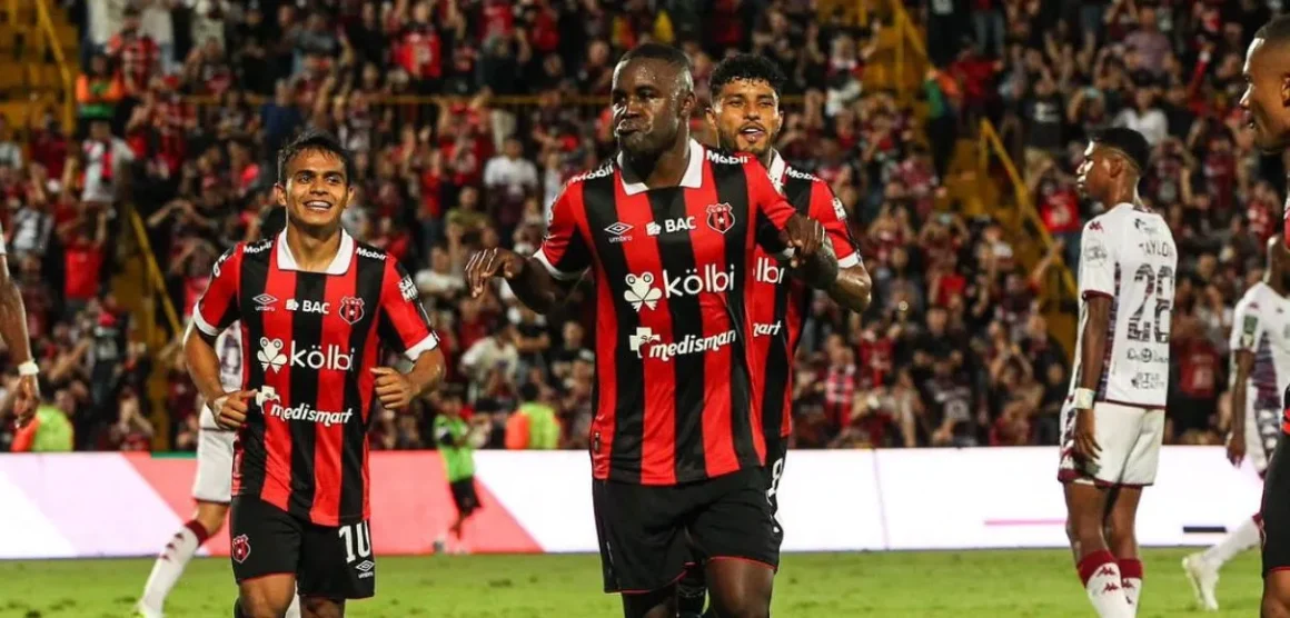 Alajuelense se impone en el primer clásico de la temporada