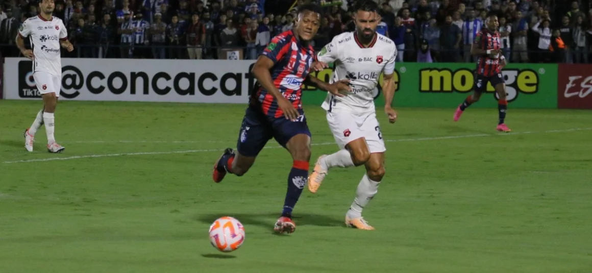 Alajuelense dio el primer golpe tras visita al Cartaginés Alajuelense dio el primer golpe tras visita al Cartaginés