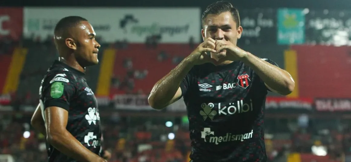 Alajuelense goleó en casa a Santos