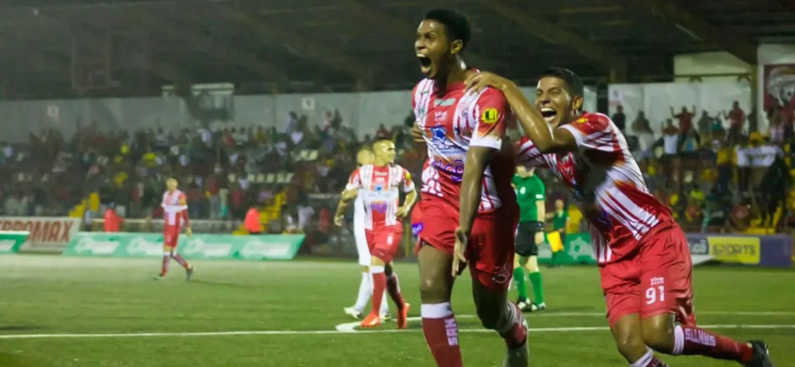 Óscar Linton rescató un punto para el Santos ante Herediano