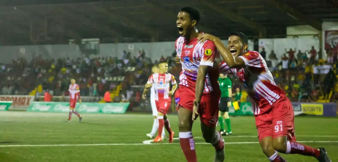 Óscar Linton rescató un punto para el Santos ante Herediano