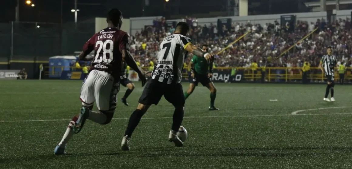 Morados se dejaron los tres puntos ante Sporting en la Saprihora