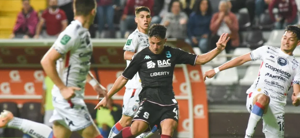 Saprissa avanzó a las semifinales tras complicado juego ante San Carlos