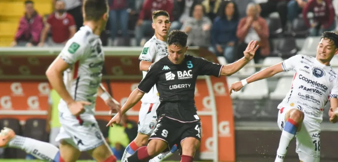 Saprissa avanzó a las semifinales tras complicado juego ante San Carlos