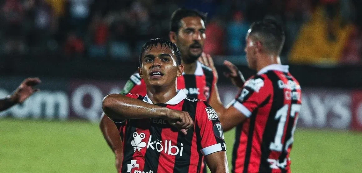 Alajuelense clasificó a semifinales de Copa Centroamericana tras paliza ante Cartaginés