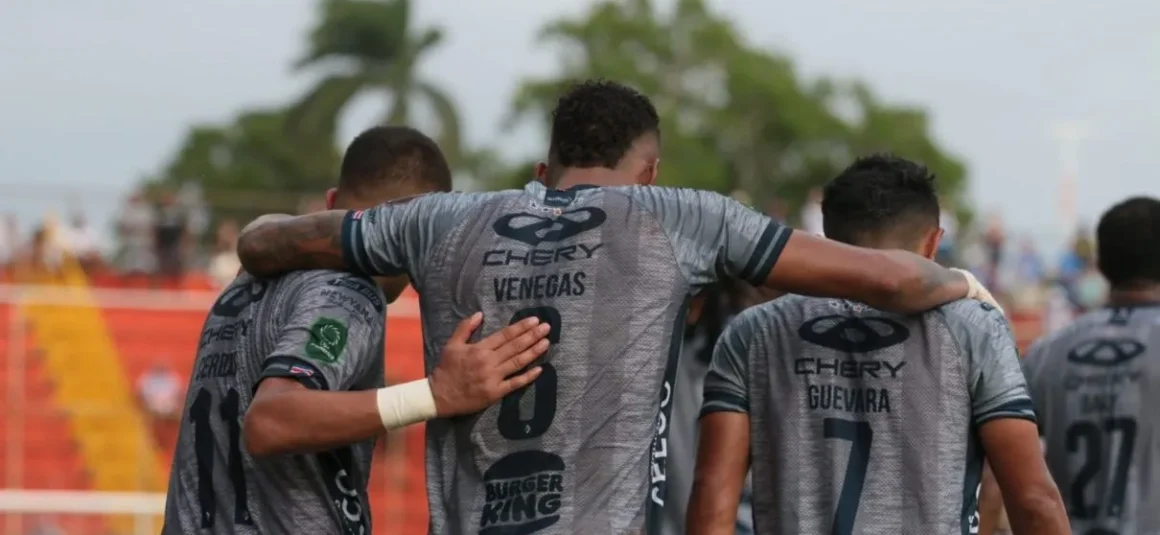 Brumosos golearon al Puerto en el Lito Pérez