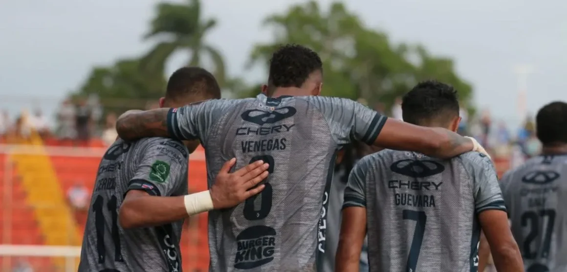 Brumosos golearon al Puerto en el Lito Pérez