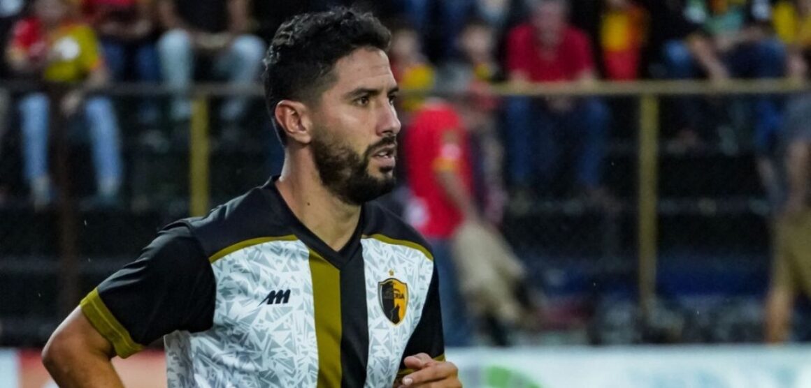 Josué Ugalde admitió error en la expulsión de Marvin Angulo