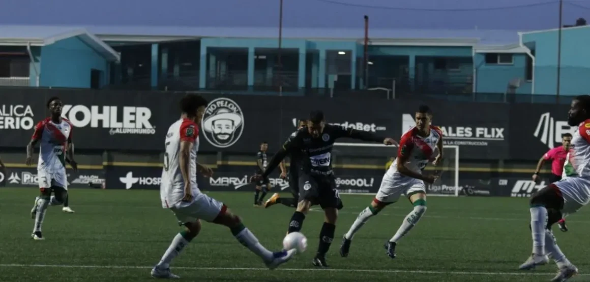 Sporting y Guanacasteca no pasan del empate en el Ernesto Rhormoser
