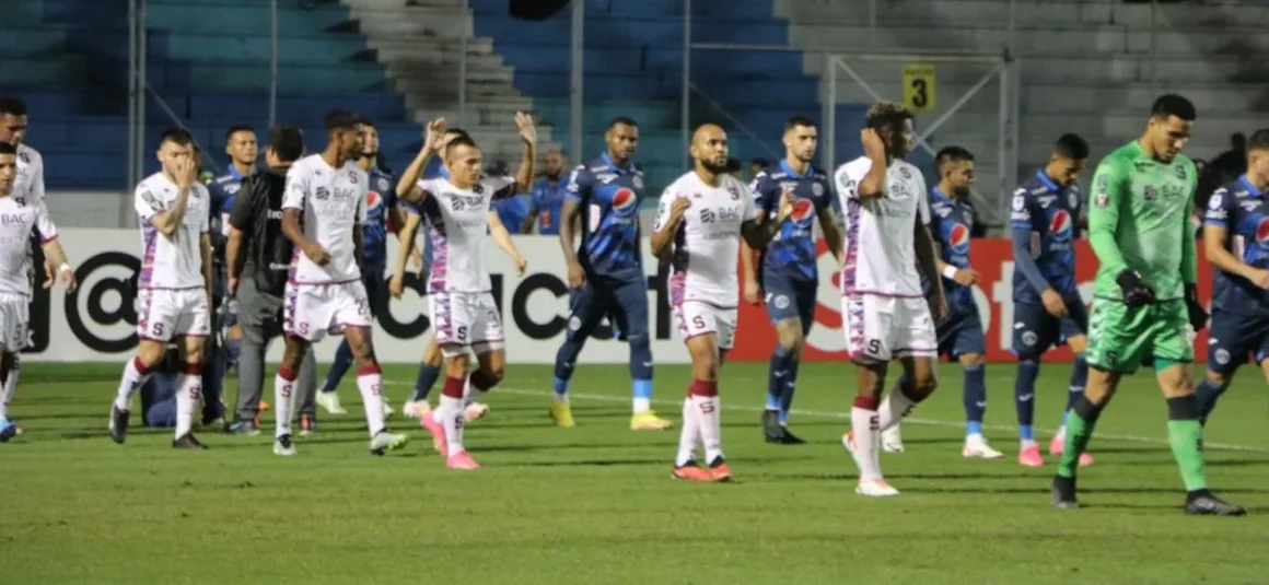 Saprissa y Motagua empatan 2-2 en Honduras