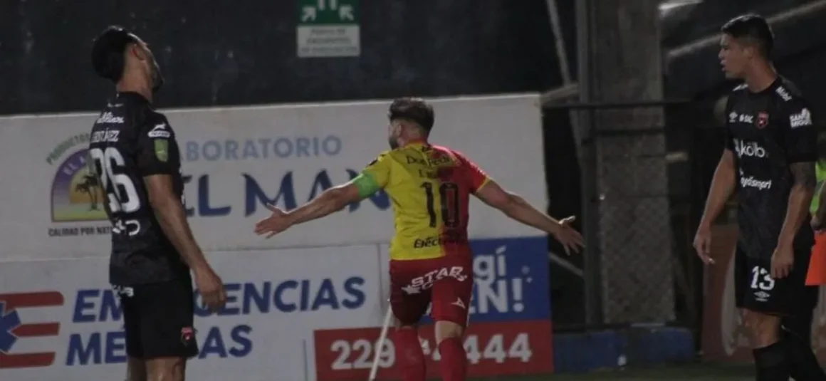 Herediano se impuso con goleada en casa ante Alajuelense en semifinal de ida