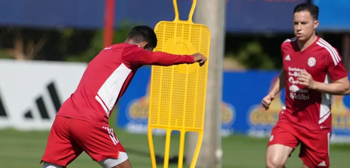 Gustavo Alfaro anuncia microciclo en la Tricolor