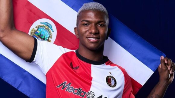 JEYLAND MITCHELL FUE PRESENTADO EN EL FEYENOORD JEYLAND MITCHELL FUE PRESENTADO EN EL FEYENOORD