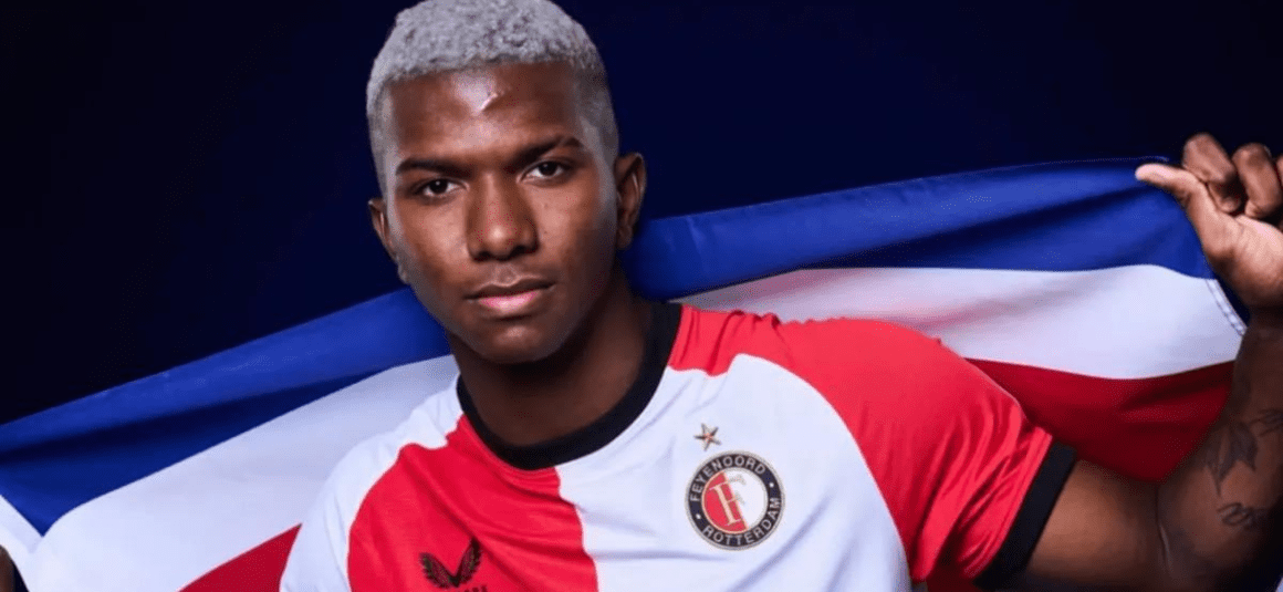 JEYLAND MITCHELL DUBUTÓ EN LA CHAMPIONS LEAGUE