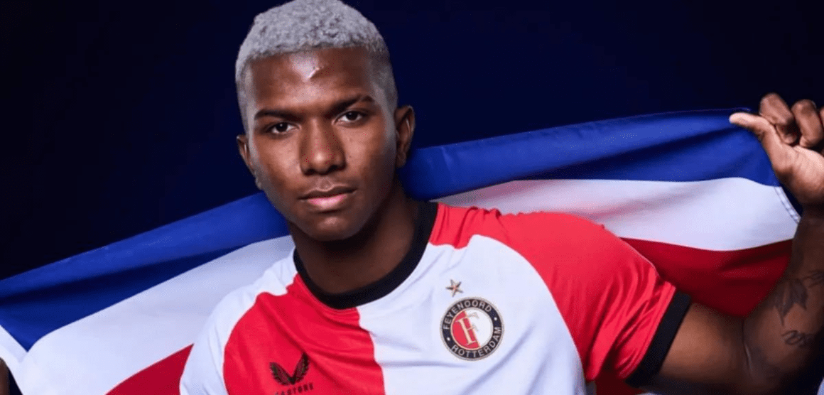 JEYLAND MITCHELL DUBUTÓ EN LA CHAMPIONS LEAGUE