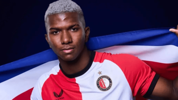 JEYLAND MITCHELL DUBUTÓ EN LA CHAMPIONS LEAGUE