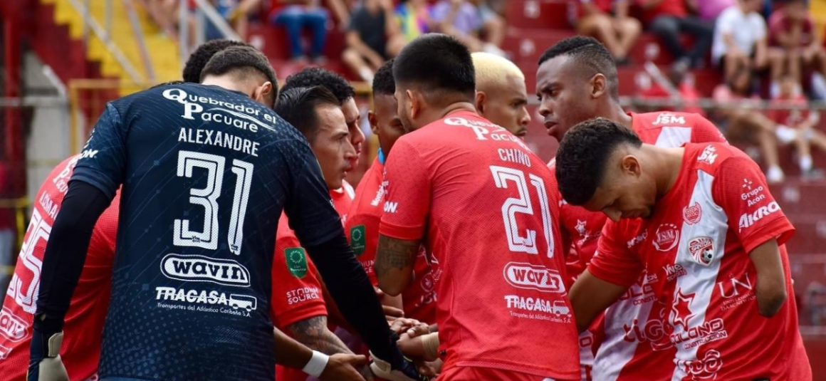 SANTOS SALE DEL FONDO DE LA TABLA