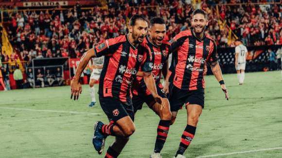 EL LEÓN VENCIÓ AL TEAM