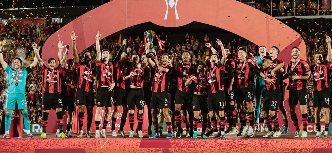 ALAJUELENSE BICAMPEON INVICTO