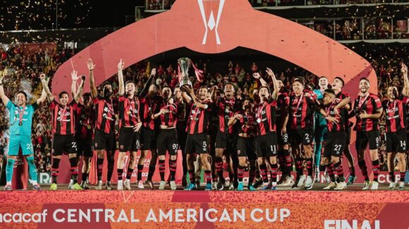 ALAJUELENSE BICAMPEON INVICTO