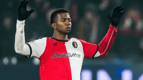 JEYLAND MITCHELL EN OCTAVOS DE FINAL DE UCL