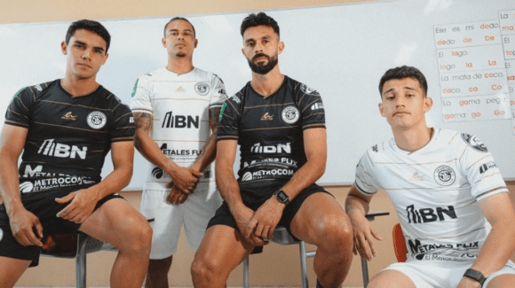 SPORTING CON NUEVO UNIFORME