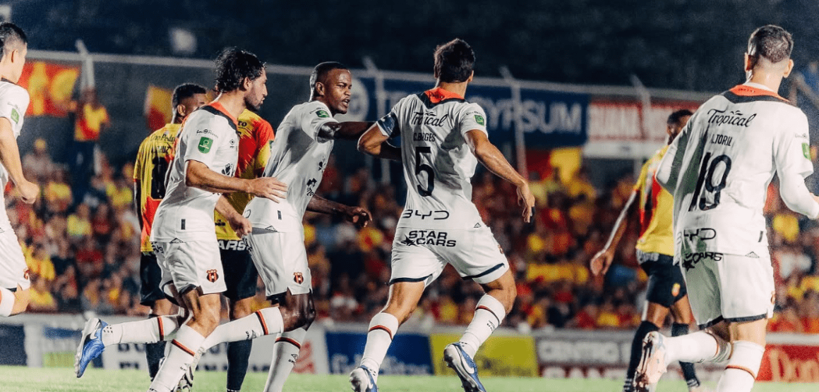 LA LIGA SE LLEVA EL CLÁSICO PROVINCIAL
