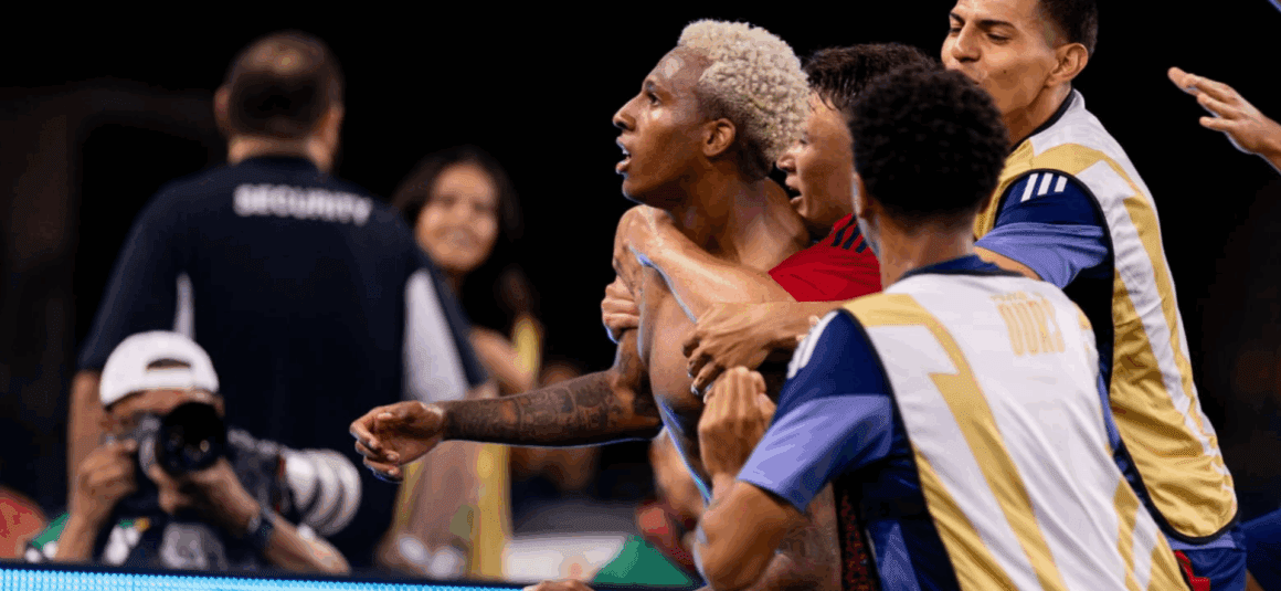 COSTA RICA REMONTA Y GANA A REPUBLICA DOMINICANA