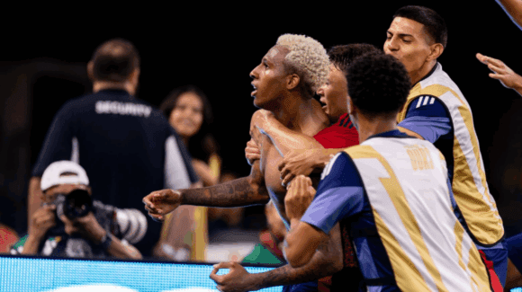 COSTA RICA REMONTA Y GANA A REPUBLICA DOMINICANA
