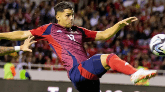 WARREN MADRIGAL SALIÓ LESIONADO CON COSTA RICA