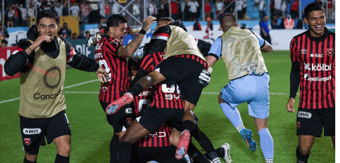 ALAJUELENSE VA POR EL TRICAMPEONATO