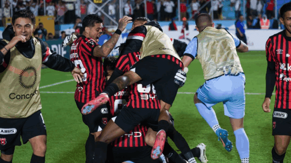 ALAJUELENSE VA POR EL TRICAMPEONATO