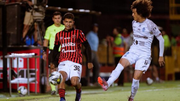 LA LIGA SIGUE EN ALZADA